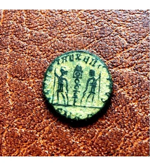 Римская империя. Константин II. Фоллис. 337-340 гг.    ПРОДАНА