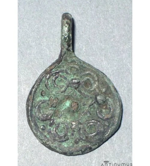 Киевская Русь. Подвеска в виде варяжского щита. Бронза. XI – XIII гг.   ПРОДАНА