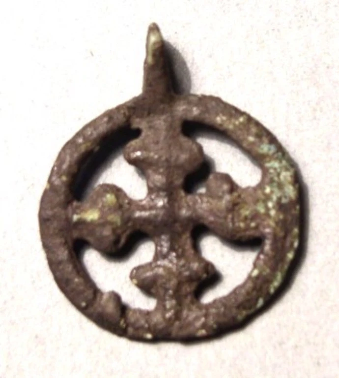 Киевская Русь. Нагрудный крест в кольце. X – XIII вв. Бронза.