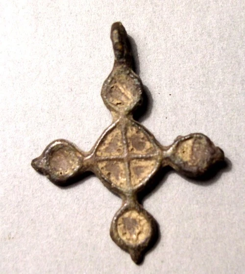 Киевская Русь. Крест с выемчатой эмалью. X – XIII вв. Бронза.