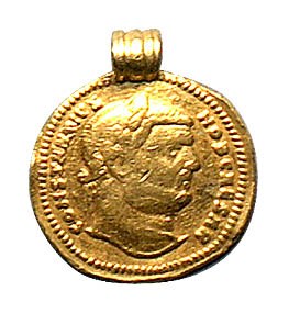 Черняховский регион. Подражание ауреусу императора Констанция I. Золото. III – IV вв.