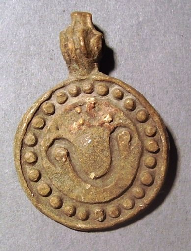 Киевская Русь. Подвеска круглая с тамгой. X – XIII вв.