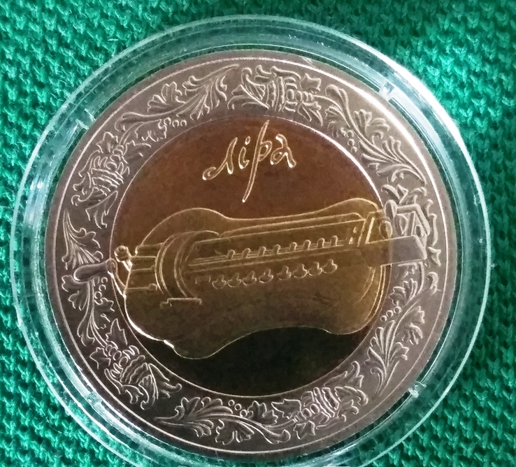 Лира. 5 гривен 2004 г.
